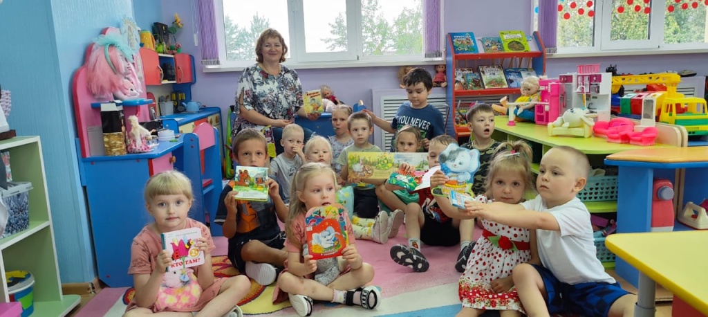 Чеускинская ПБ Акция Книжка на ладошке 1.jpg